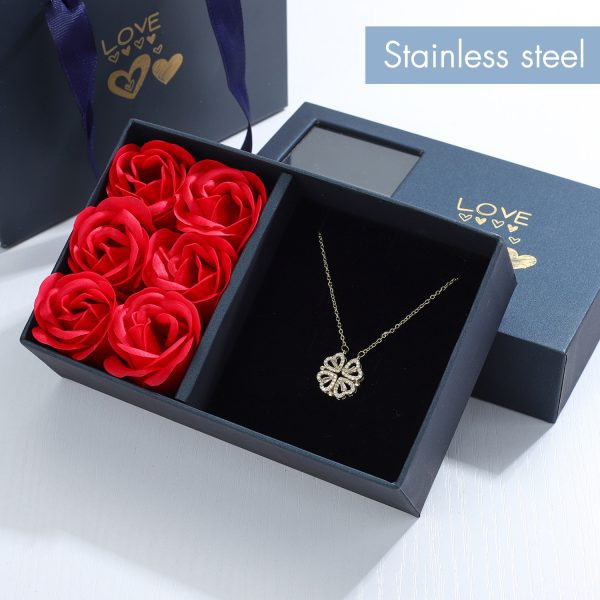 Rose Gift Box Four leaf Grass Heart Necklace