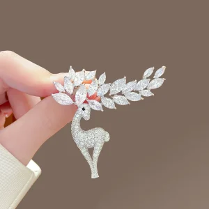 Fashion Full of Rhinestone Sika Deer Brooch Pin for Women